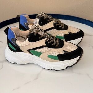 Steve Madden Women’s ' Cream and Black Sneakers NWOT